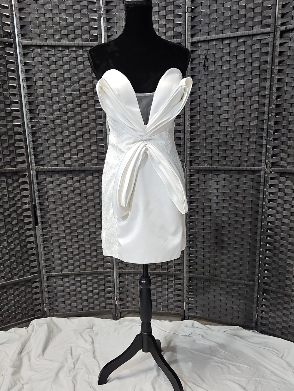 Size 10 White or Very Light Ivory Strapless Satin Bow-Detail Mini Dress by Divin